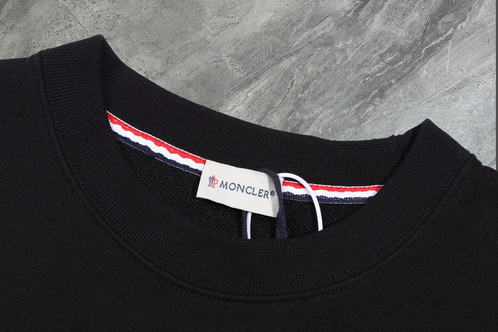 〖 𝐌𝐎𝐍𝐂𝐋𝐄𝐑~ 〗 440g ， 😎 ， ， Factory 2025 T ， ， Premium LOGO， Same Style ：Black White Size：S M L XL 2XL